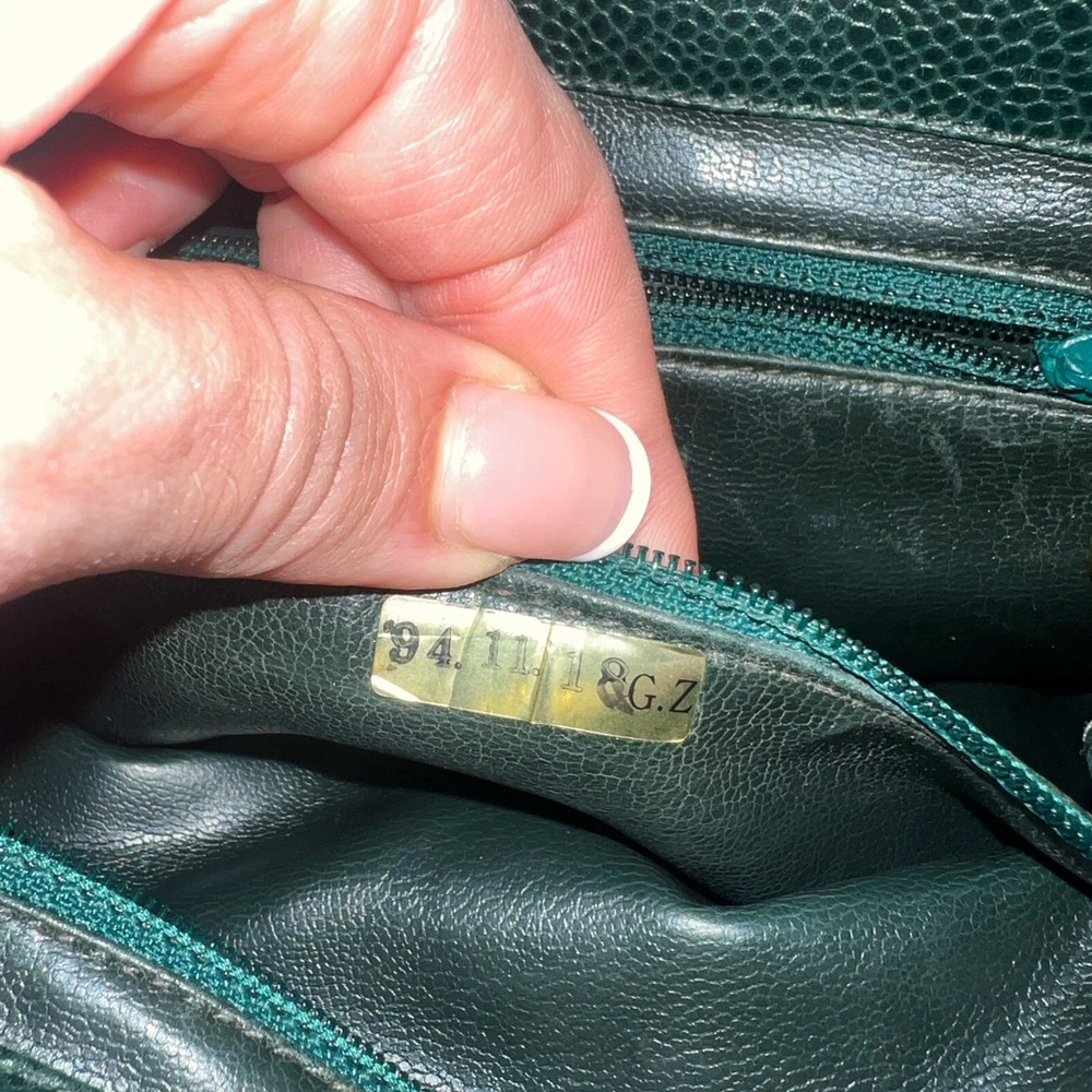 Rare Vintage Chanel Emerald Green with Gold Bucket Bag with Iconic Design - Picture 8 of 11